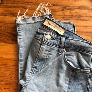 GAP- perfect girlfriend distressed jeans